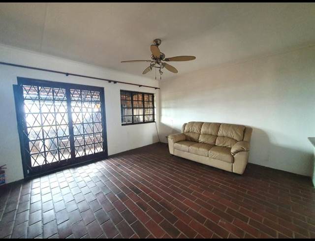 3 BEDROOM TOWNHOUSE FOR SALE IN PUMULA